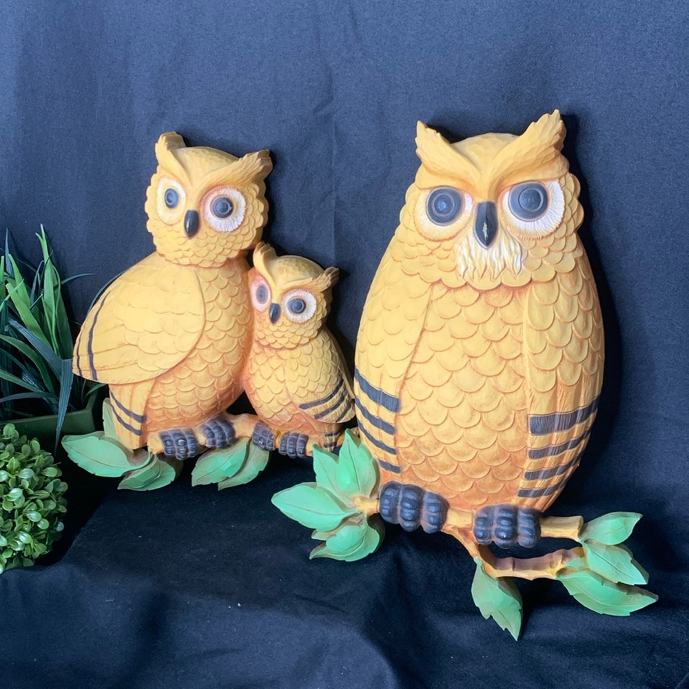 Set of 2 vintage Homco 1976 horned owl wall plaques / wall decor